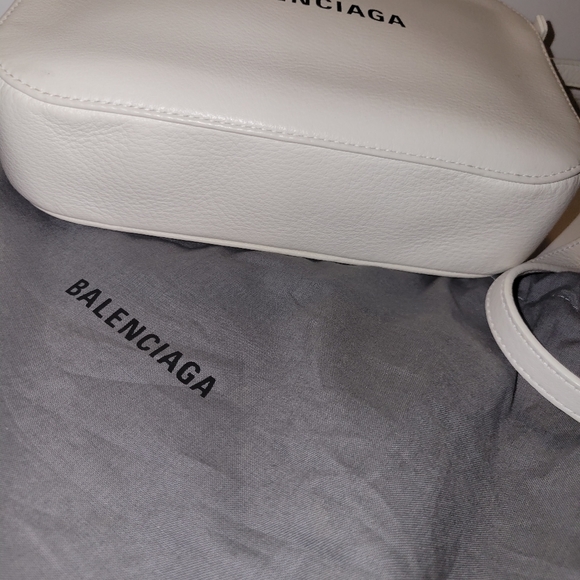 Authentic Balenciaga crossbody - Picture 3 of 7